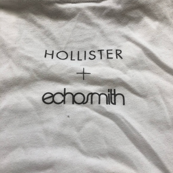 Lot of 3 Hollister Graphic Tees - Picture 4 of 8